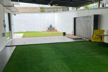 Rafflesia @ The Hill