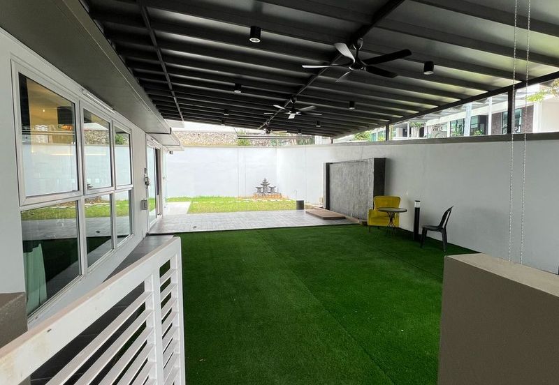 Rafflesia @ The Hill