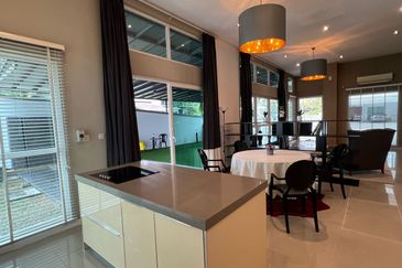 Rafflesia @ The Hill