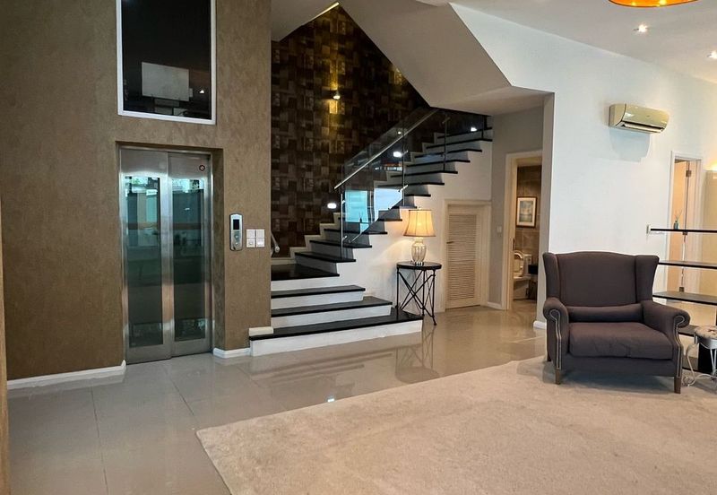 Rafflesia @ The Hill