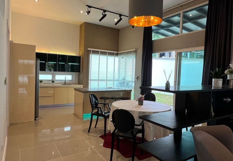 Rafflesia @ The Hill