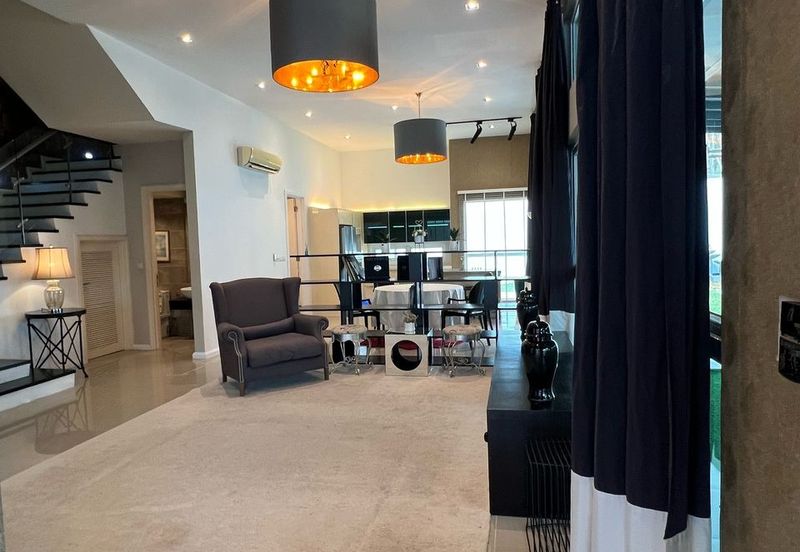 Rafflesia @ The Hill