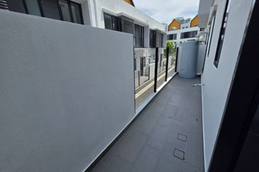 East 57 (Residensi Laman Timur)