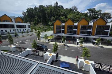 East 57 (Residensi Laman Timur)