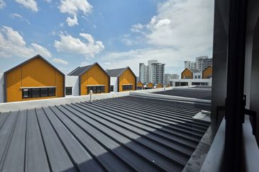 East 57 (Residensi Laman Timur)