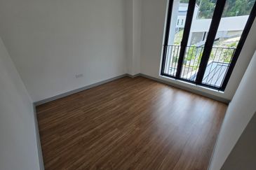 East 57 (Residensi Laman Timur)