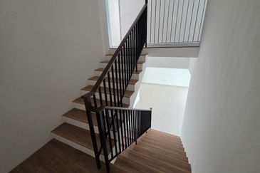 East 57 (Residensi Laman Timur)