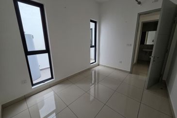 East 57 (Residensi Laman Timur)