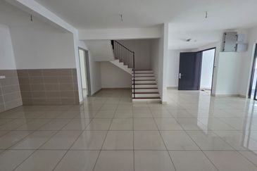 East 57 (Residensi Laman Timur)