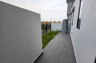 East 57 (Residensi Laman Timur)