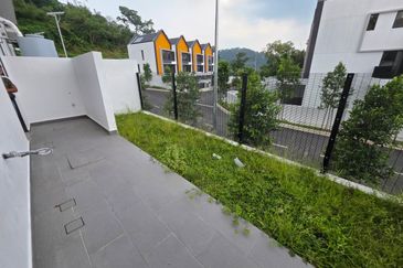 East 57 (Residensi Laman Timur)