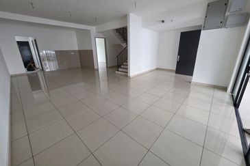 East 57 (Residensi Laman Timur)