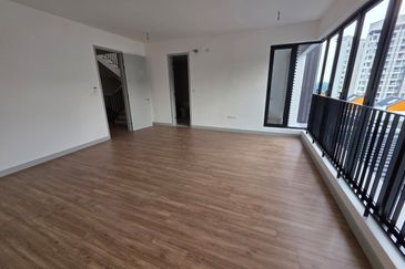 East 57 (Residensi Laman Timur)