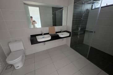 East 57 (Residensi Laman Timur)