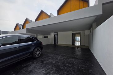 East 57 (Residensi Laman Timur)