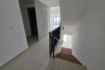 East 57 (Residensi Laman Timur)