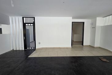 East 57 (Residensi Laman Timur)