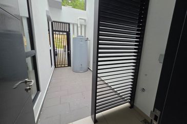 East 57 (Residensi Laman Timur)