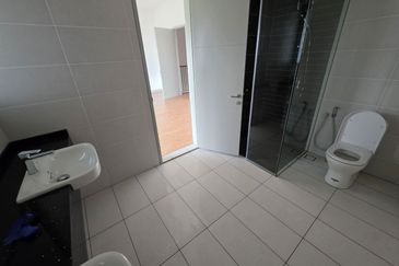 East 57 (Residensi Laman Timur)