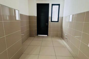 East 57 (Residensi Laman Timur)