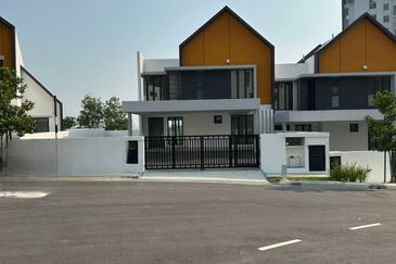 East 57 (Residensi Laman Timur)