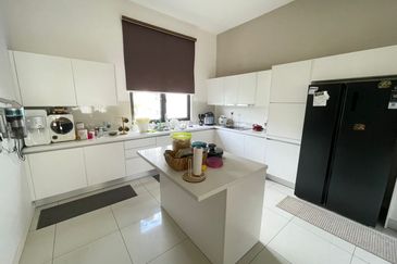 16 Quartz, Taman Melawati