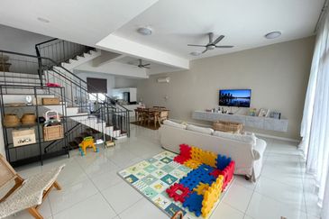 16 Quartz, Taman Melawati