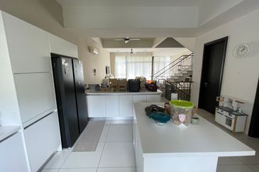 16 Quartz, Taman Melawati