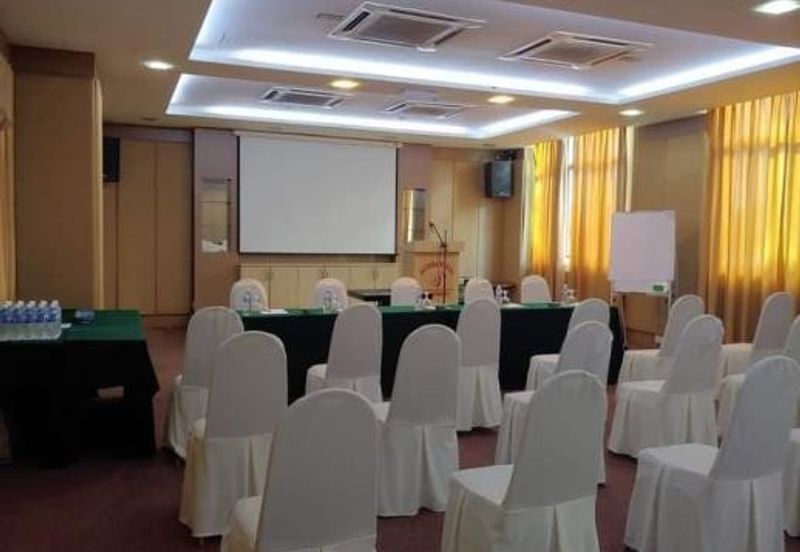 Seremban 2, 4.5 Storey Hotel For Sale