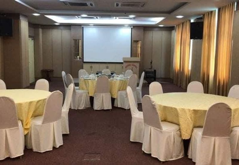 Seremban 2, 4.5 Storey Hotel For Sale