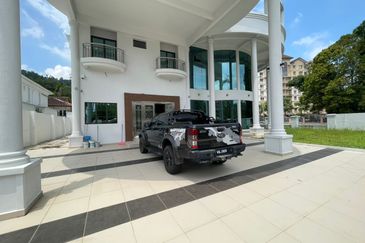 Jalan Bukit Antarabangsa 