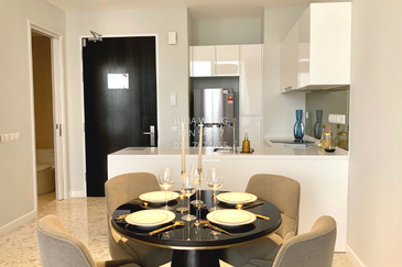 Pavilion Ceylon Hill