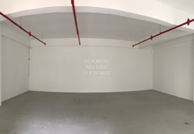 Ground floor, corner shop-office for rent