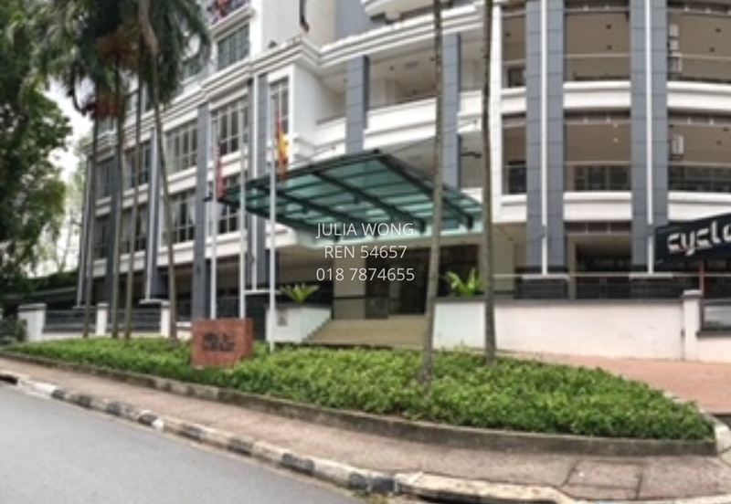 Ground floor, corner shop-office for rent