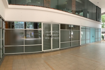 Ground floor, corner shop-office for rent