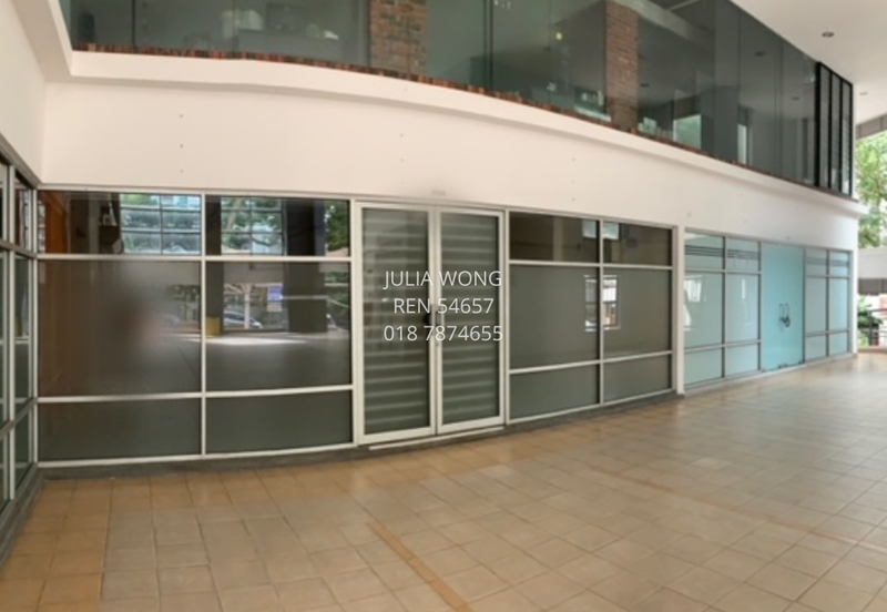 Ground floor, corner shop-office for rent