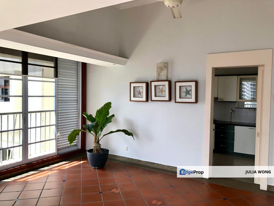 Investment (SALE with tenancy): Partial furnished Penthouse with KLCC view, Kuala Lumpur, Mont Kiara