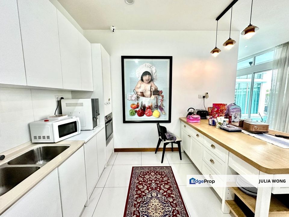 3storey Semi-D Pool villa: Intermediate units, facing greenery, Selangor, Tropicana