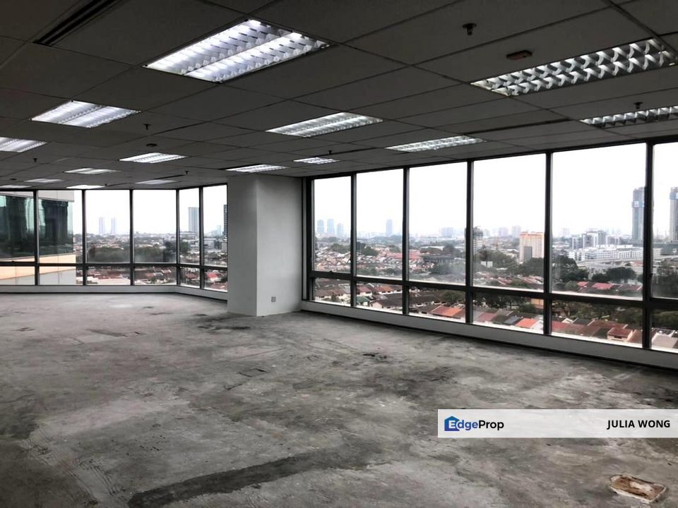 Big office with amazing view, mid floor, private toilets, Selangor, Damansara Utama