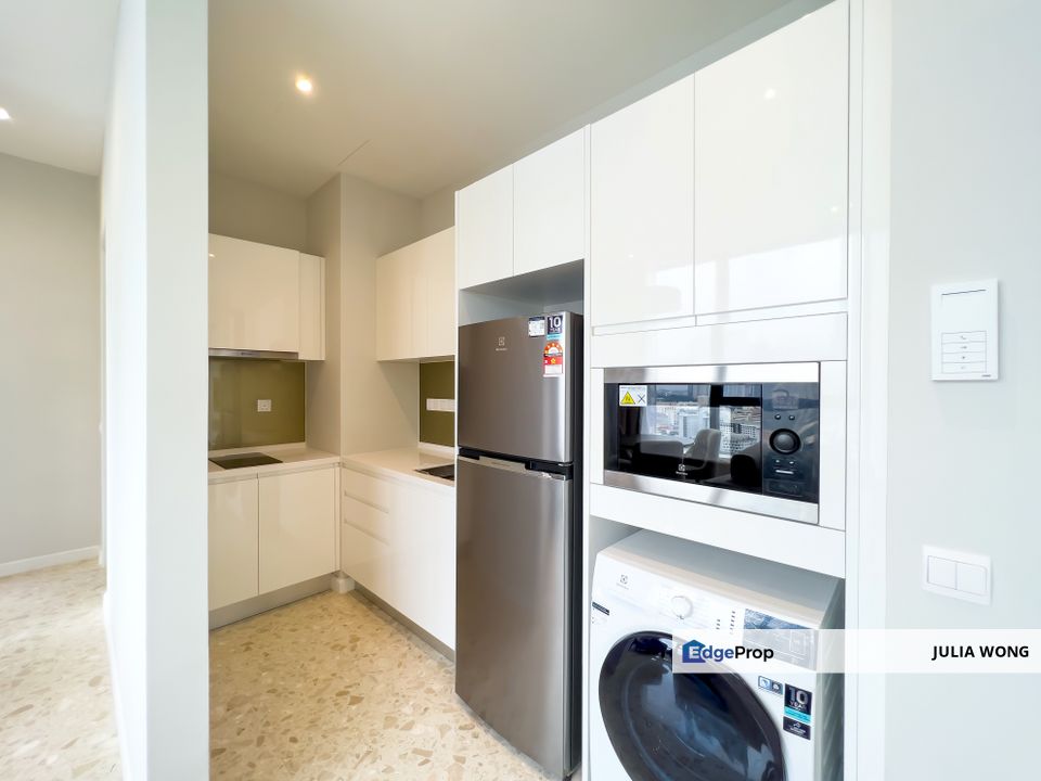 Fully furnished unit with bathtub, PNB118 view, Kuala Lumpur, Bukit Bintang