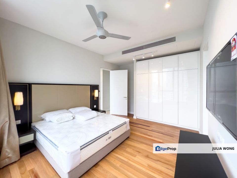 Fully furnished unit with bathtub, PNB118 view, Kuala Lumpur, Bukit Bintang