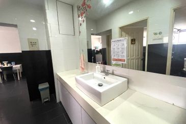 Fully furnished shop-office in TTDI