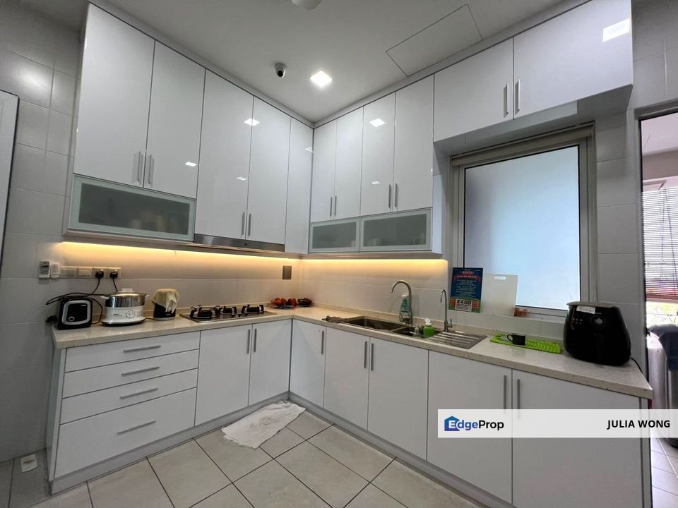 Fully furnished, high floor & pool view, Kuala Lumpur, Sri Hartamas 