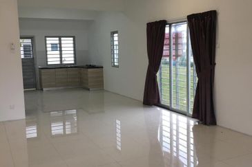 CORNER HOUSE FOR RENT 