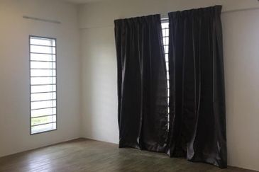 CORNER HOUSE FOR RENT 