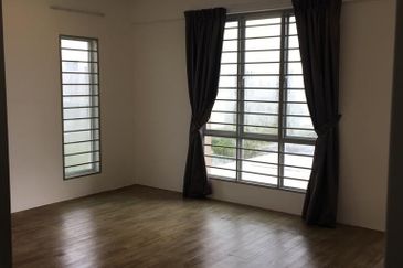 CORNER HOUSE FOR RENT 