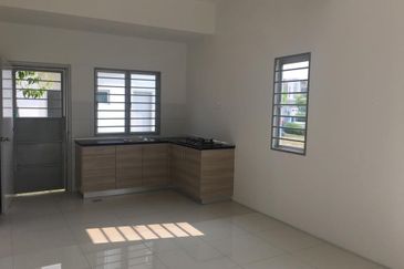 CORNER HOUSE FOR RENT 