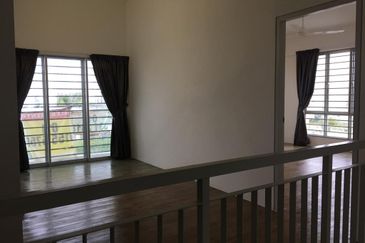 CORNER HOUSE FOR RENT 