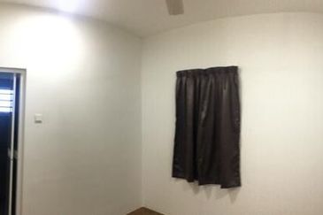 CORNER HOUSE FOR RENT 