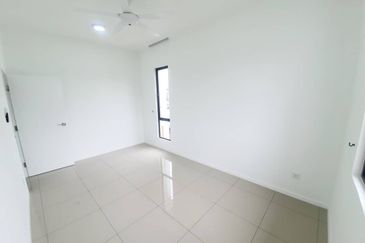 Reef Of Tropics, Setia Eco Glades